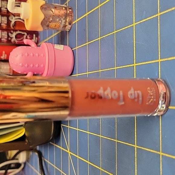 She Makeup Lip Topper Lip Plumping Gloss 4g New - Picture 2 of 4
